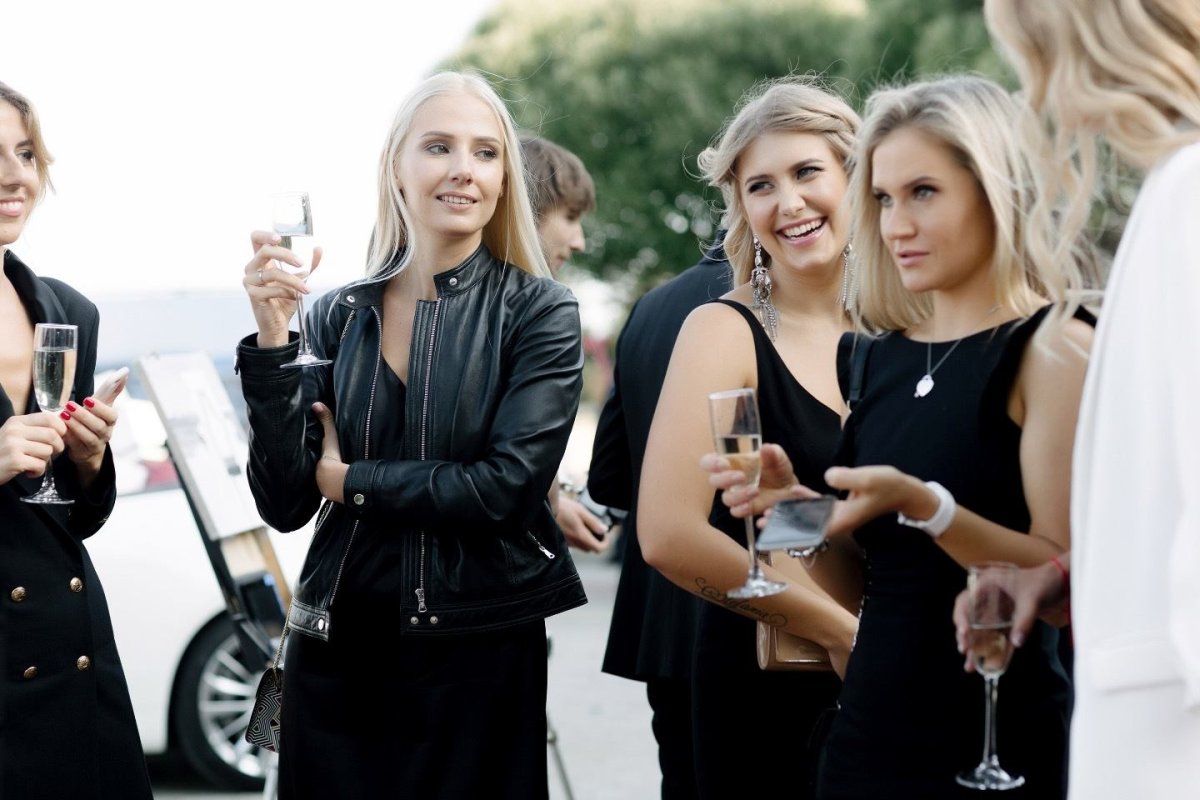 Черно белая свадьба гости