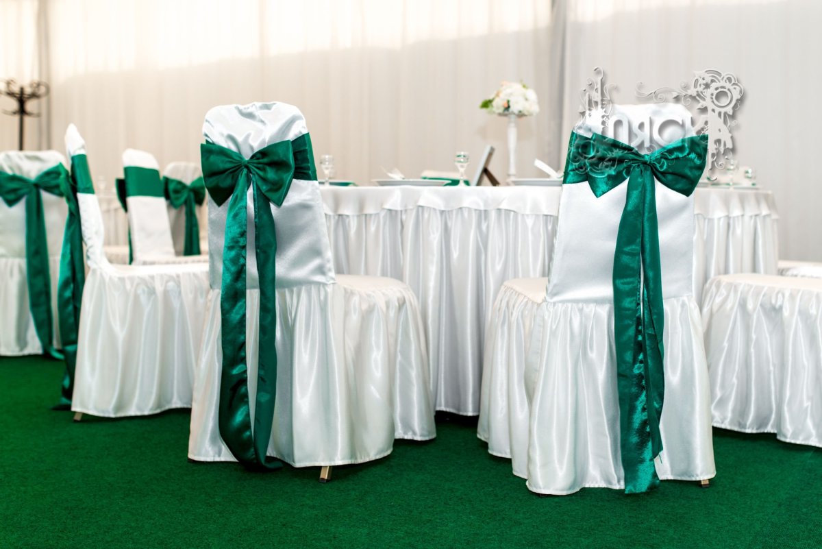 Украшение зала на свадьбу изумрудный цвет