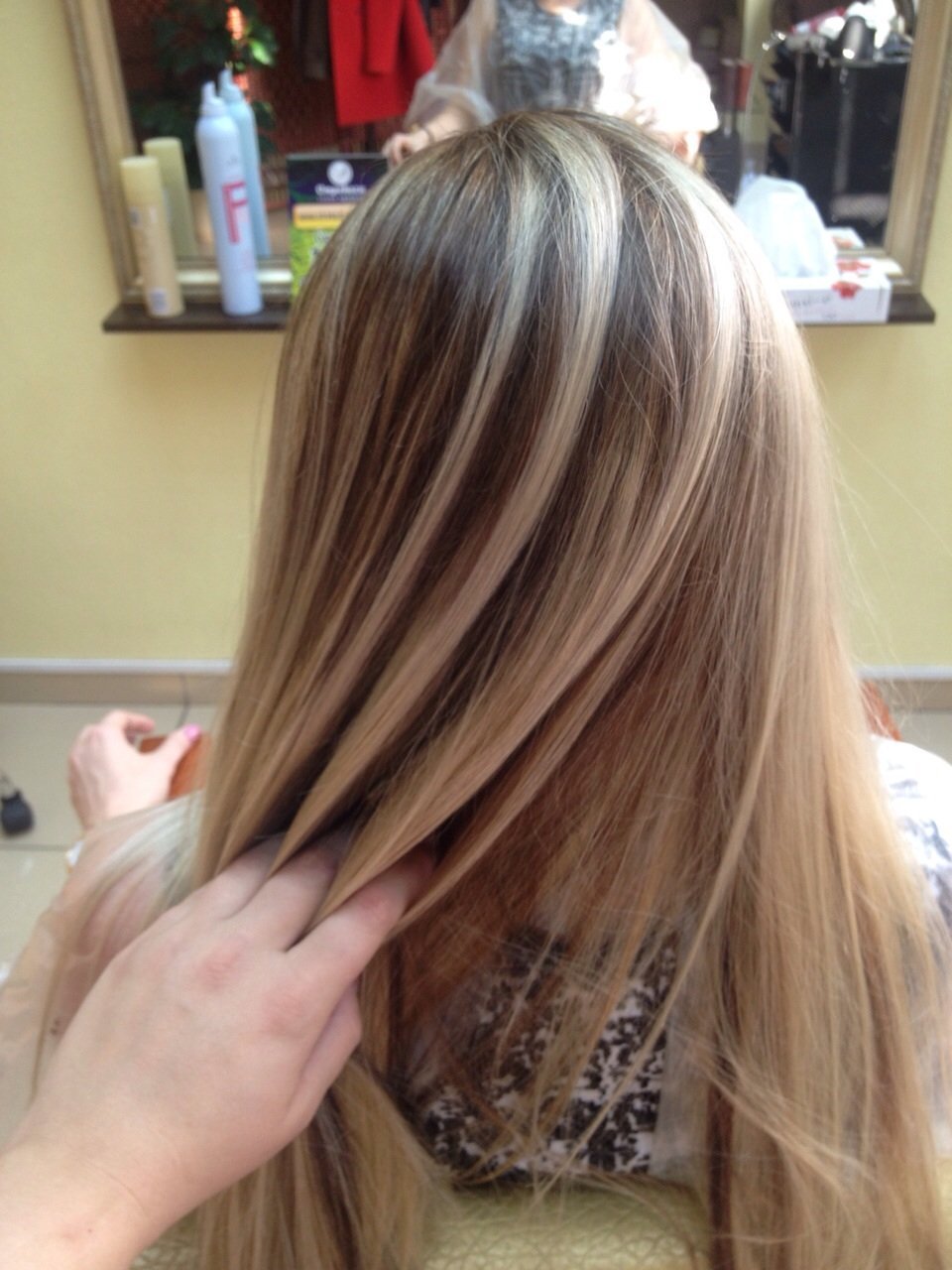 Каскад с мелированием на темные волосы