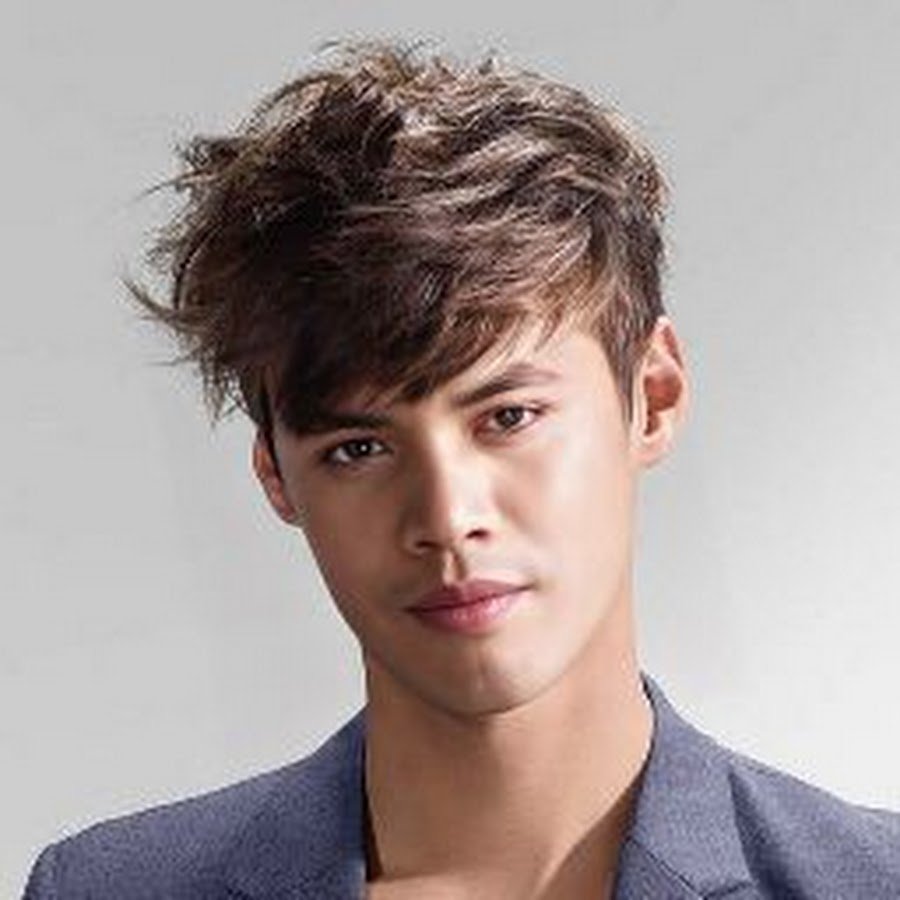 Градуированное каре мужское на средние волосы