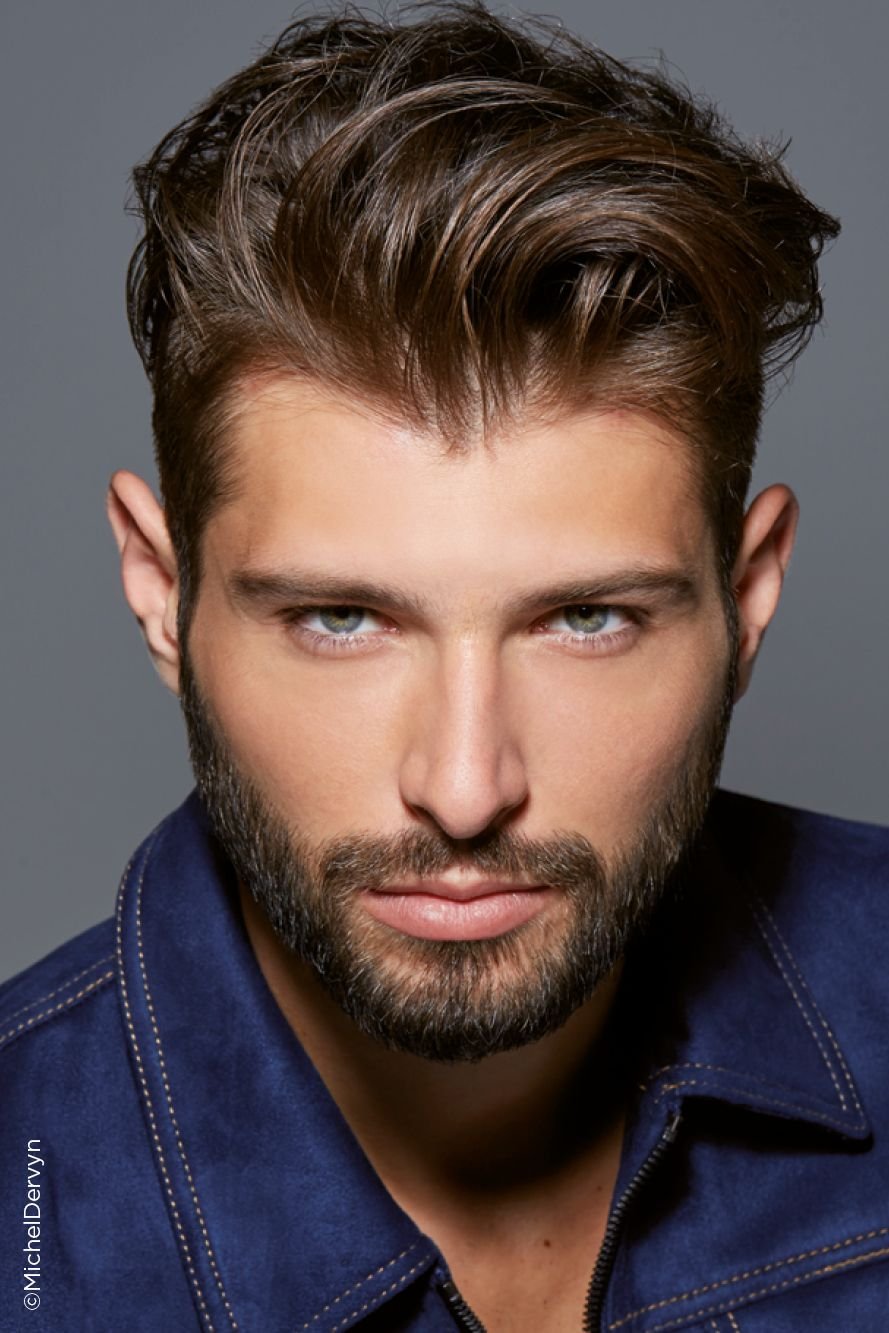 Парни с вьющимися волосами