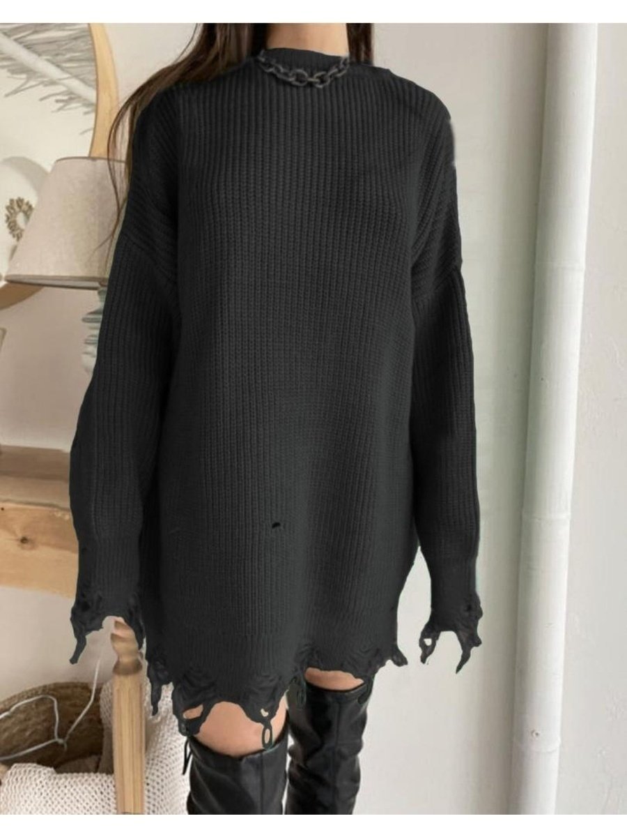 Черный порванный свитер