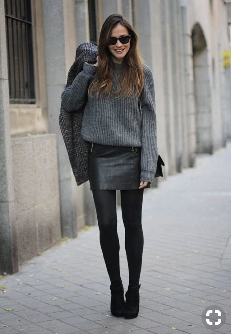 Белые ботинки с черными колготками