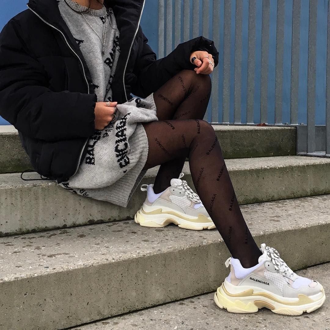 Черные колготки и носки белые ч ботинками