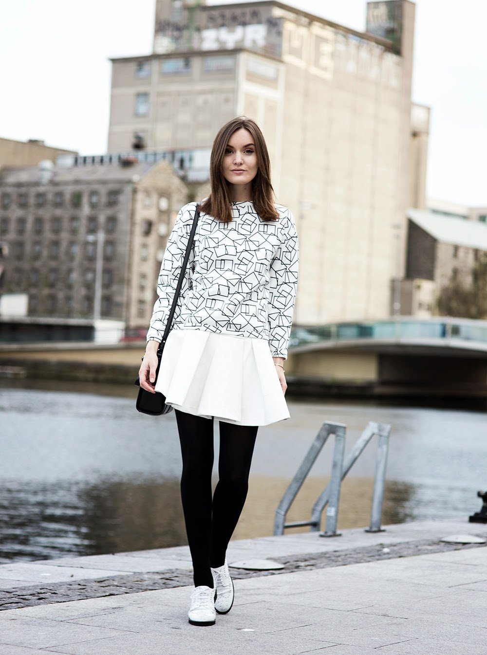 Лоферы с носками женские