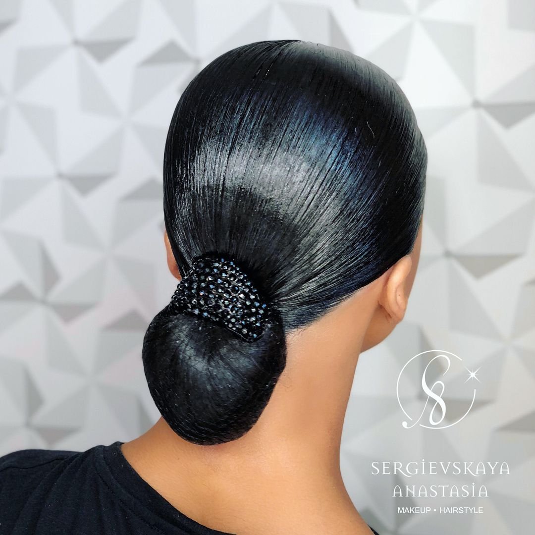 Бальный низкий пучок