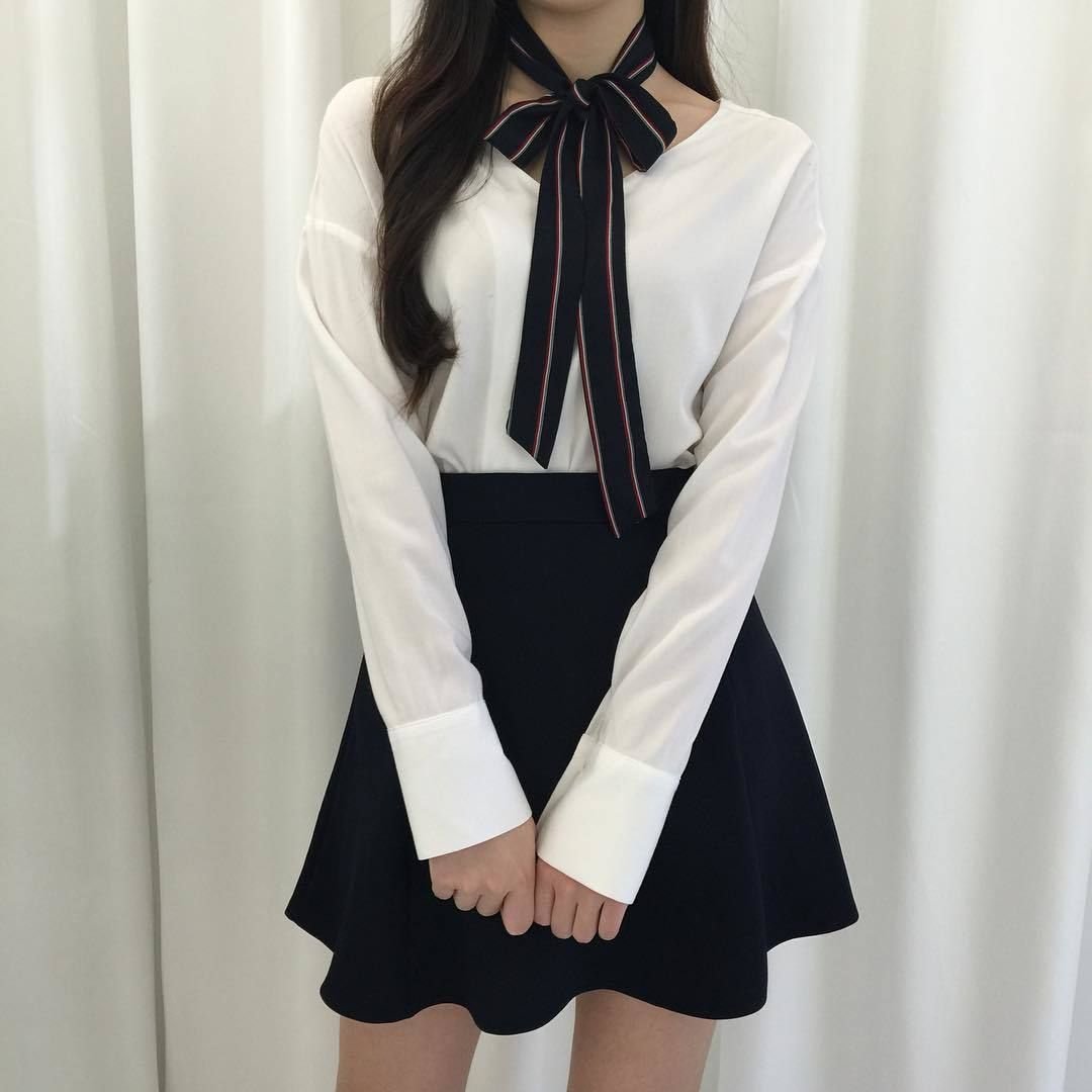 Кореянки в школьной форме