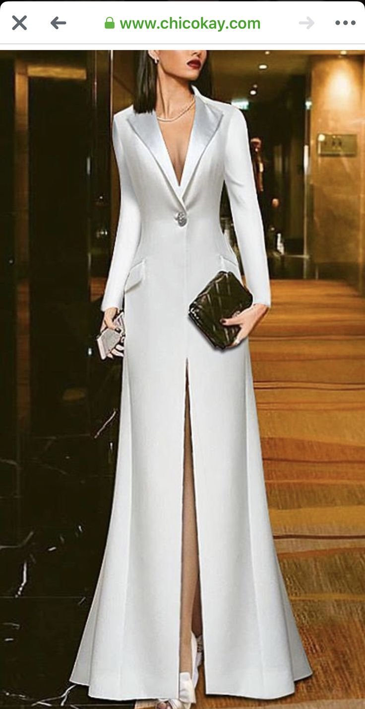 Черное платье с белым пиджаком