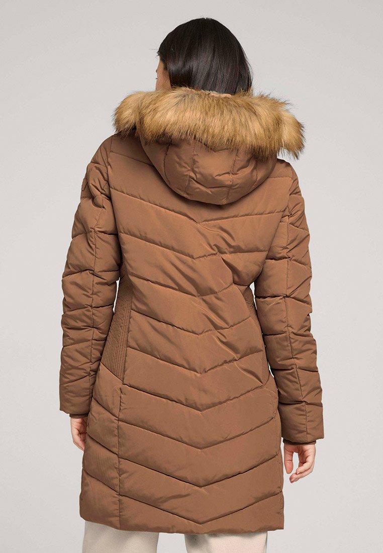 Стильные пуховики бежевые