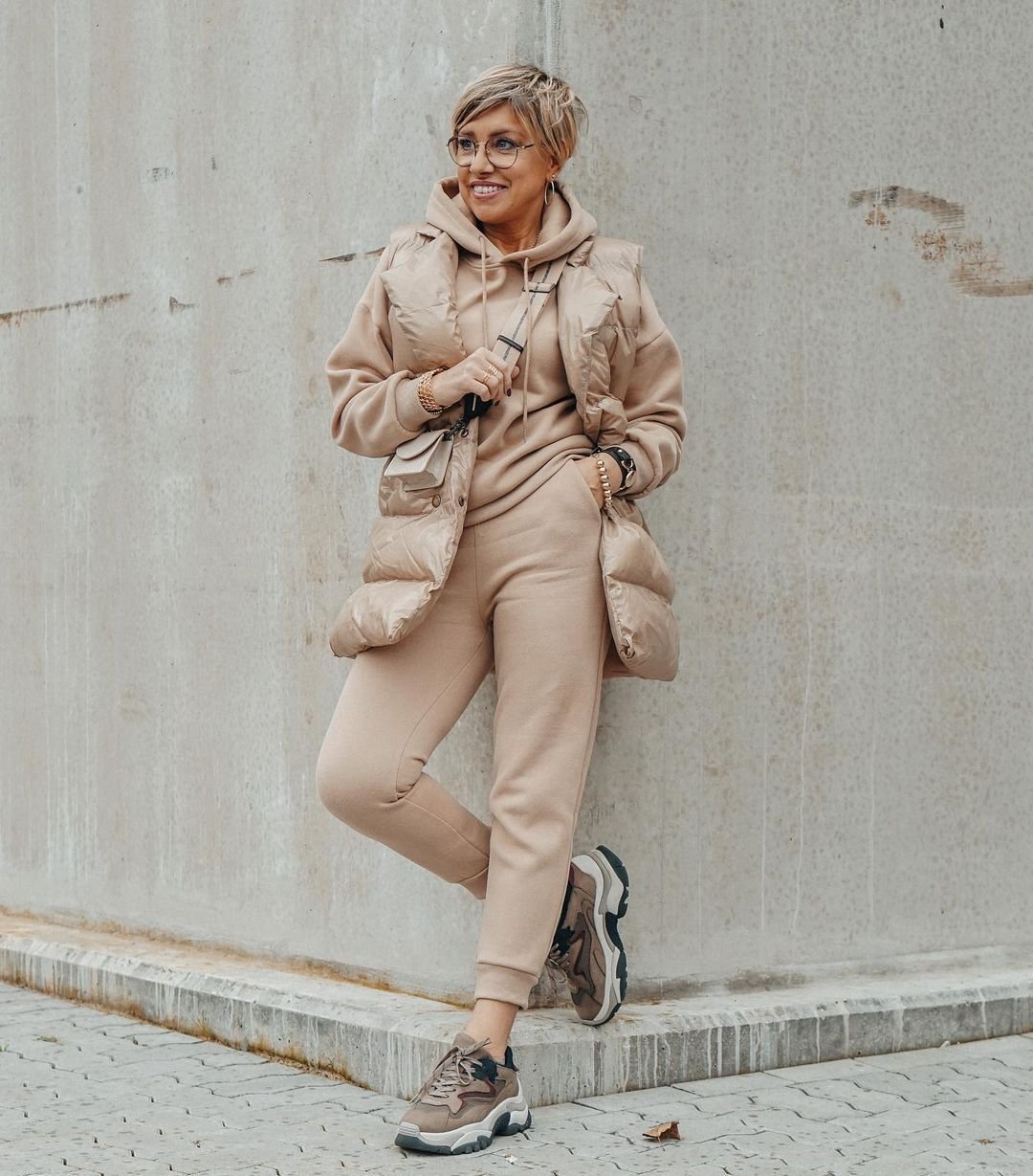 Образы с бежевой курткой