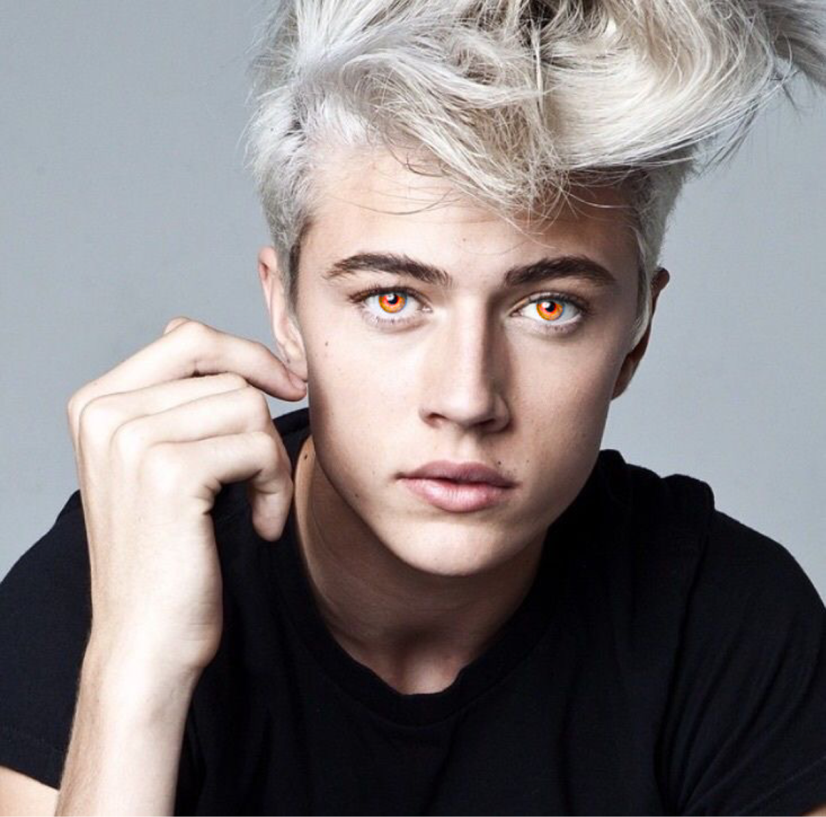 Лаки Блю Смит блондин