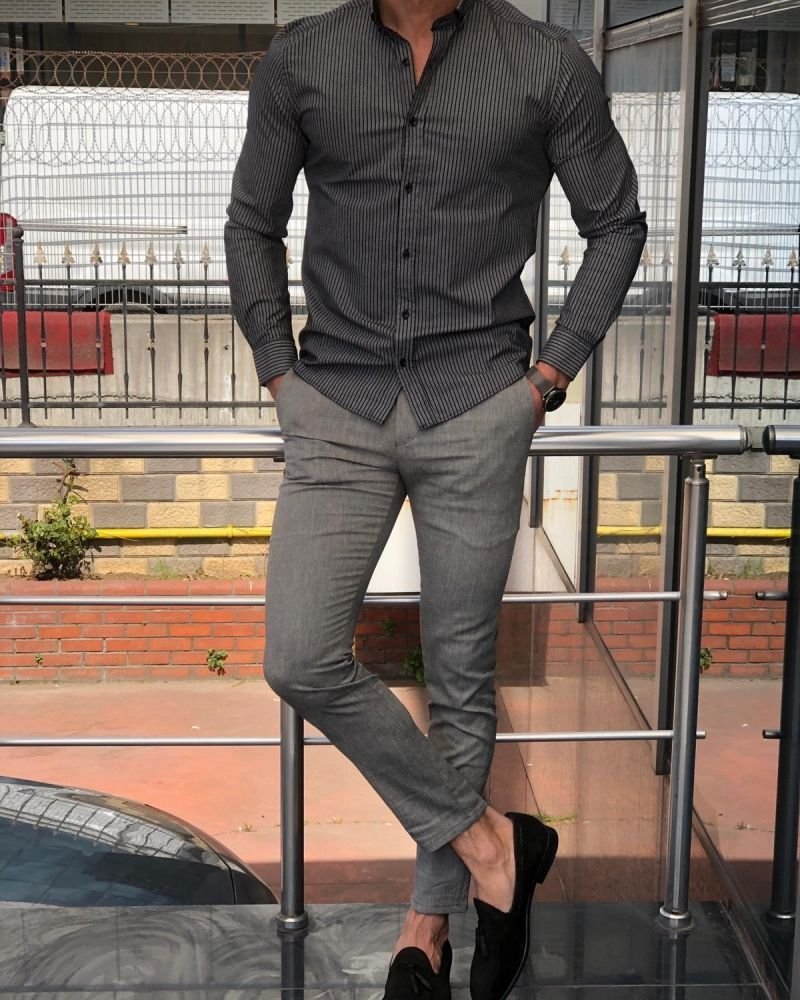 Синие брюки белая рубашка