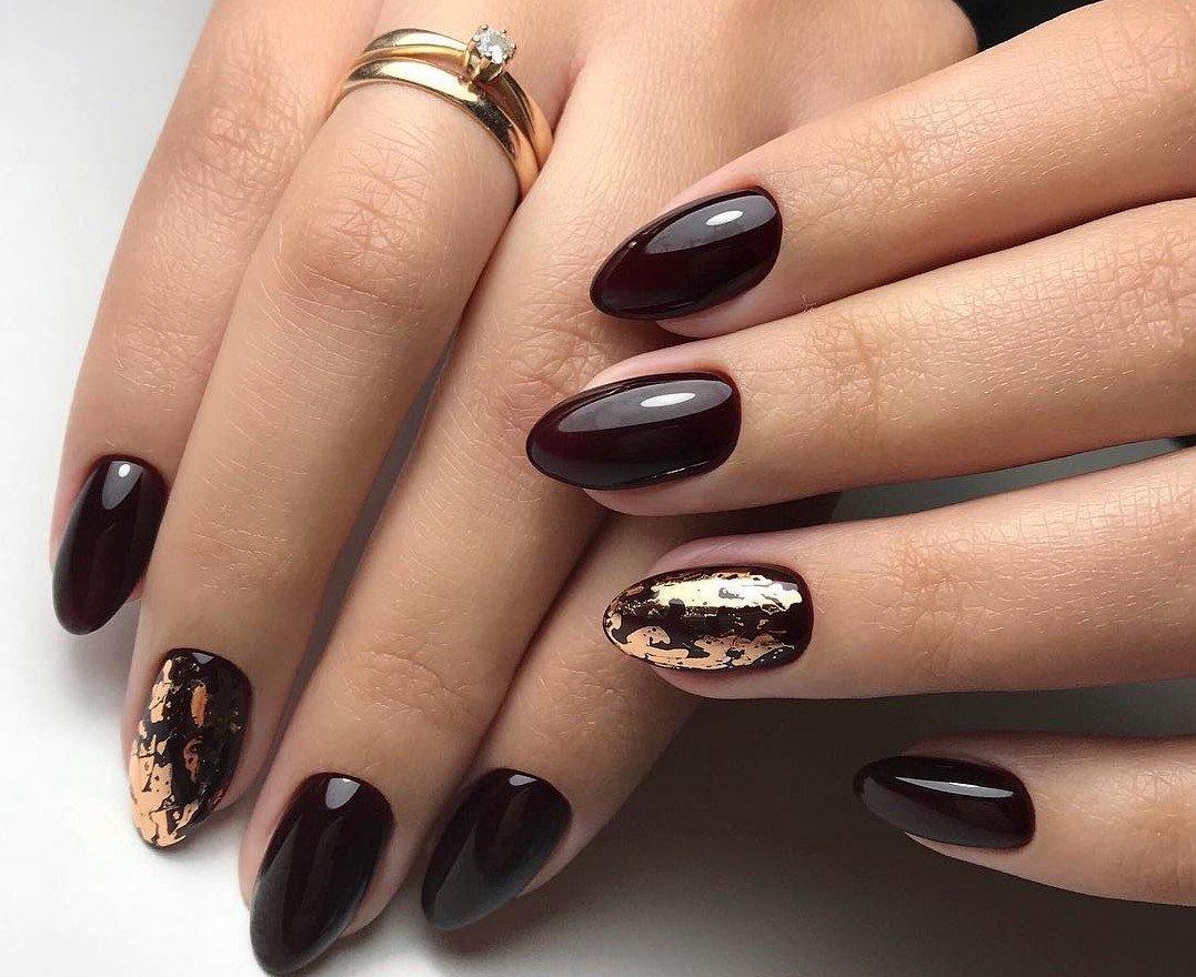 Маникюр в коричневых тонах