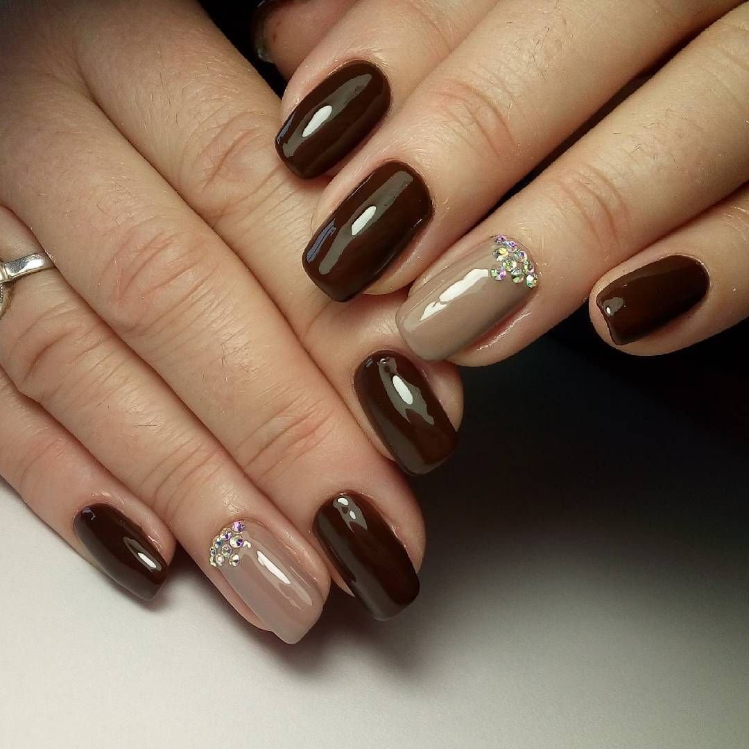 Коричневый маникюр