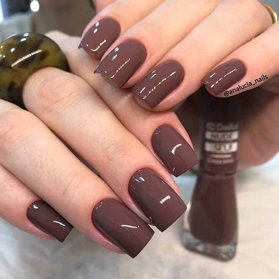 Коричневый маникюр