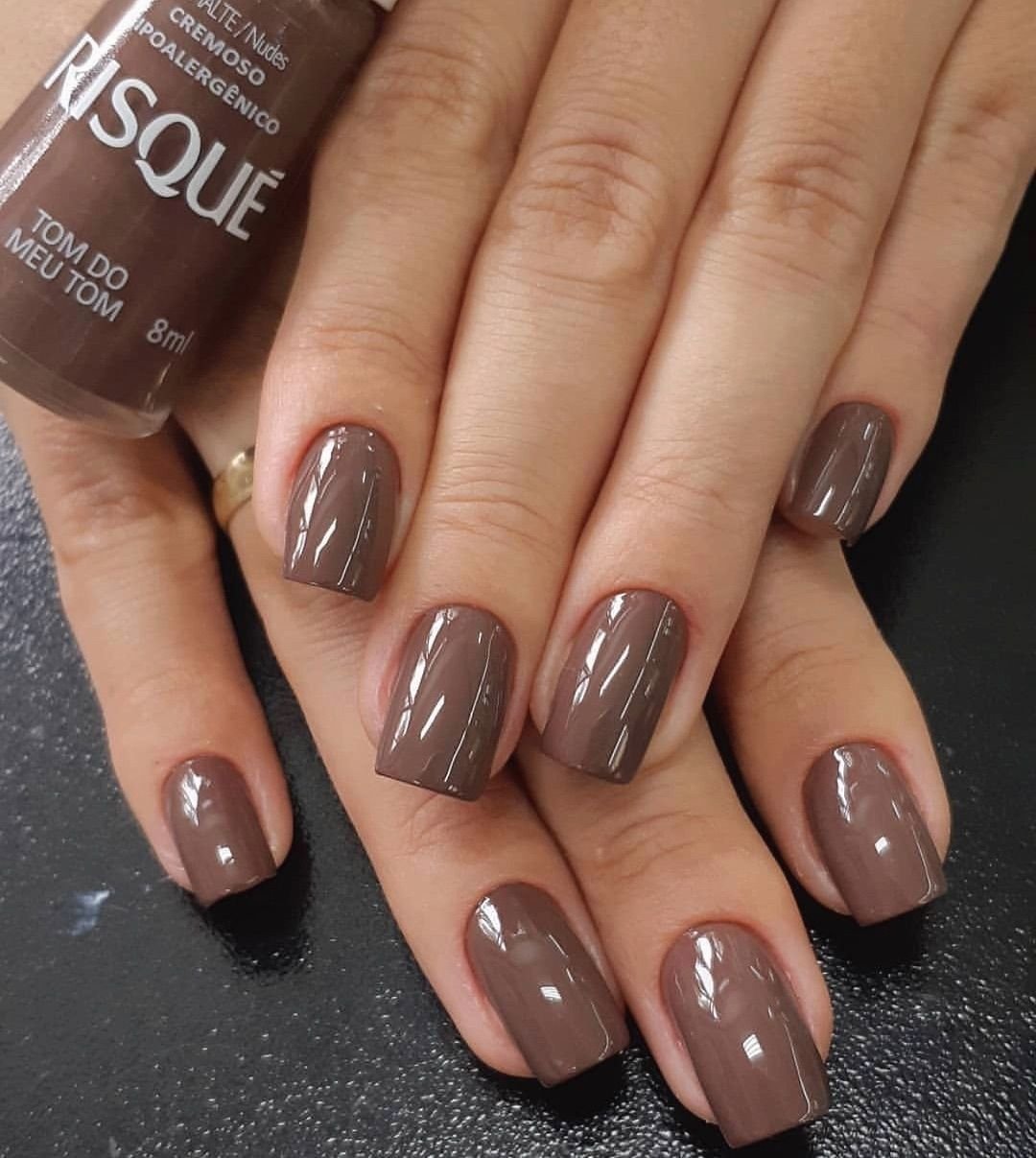 Маникюр пастельный коричневый