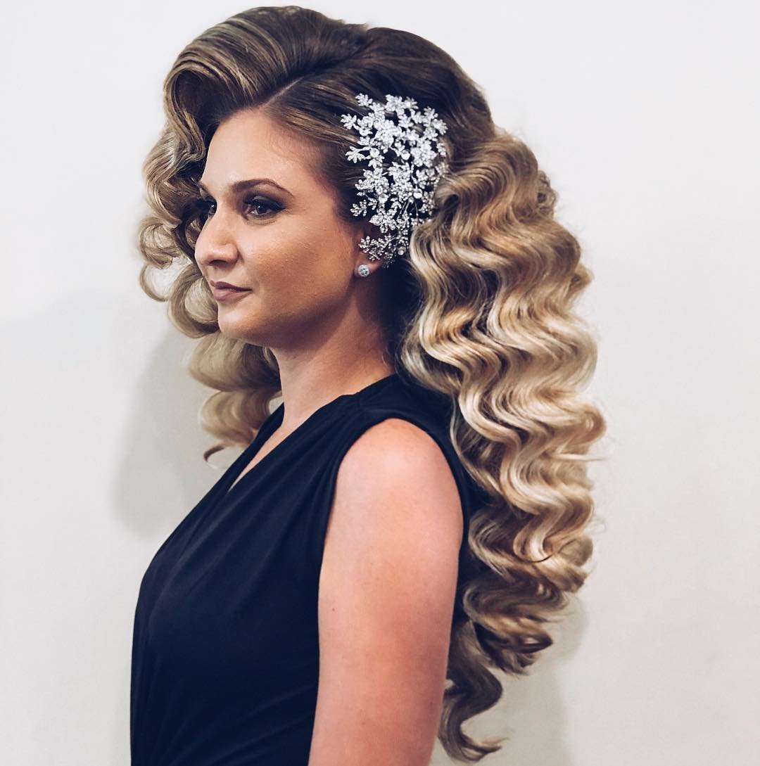 Прическа голливудская волна