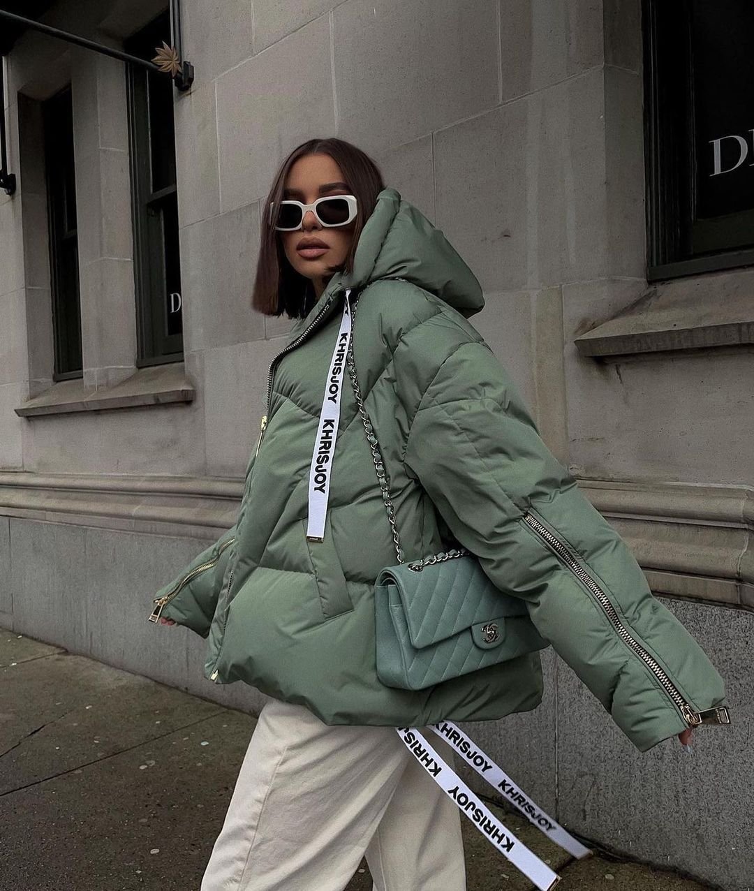 Стильные пуховики женские зимние 2022