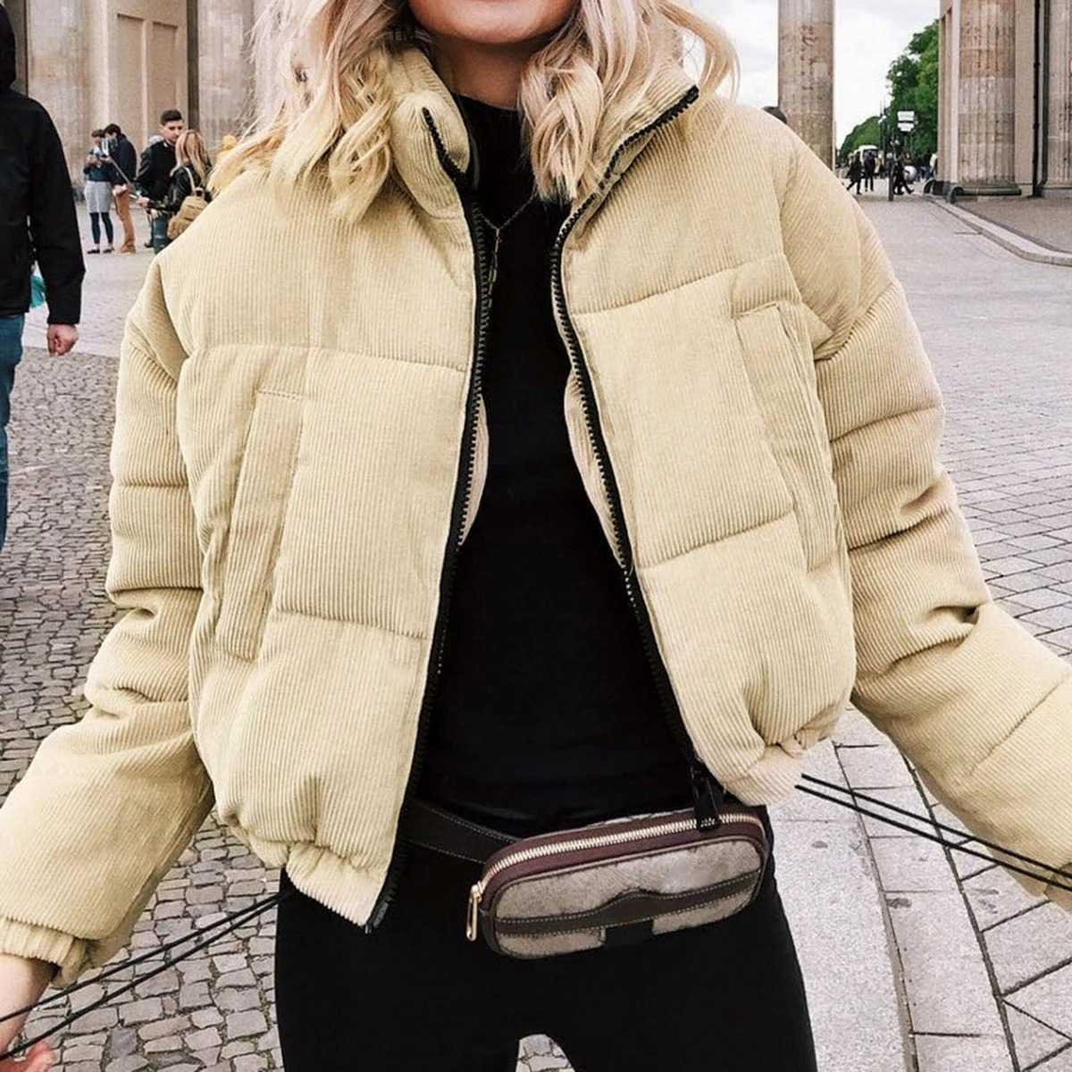 Бежевая короткая куртка