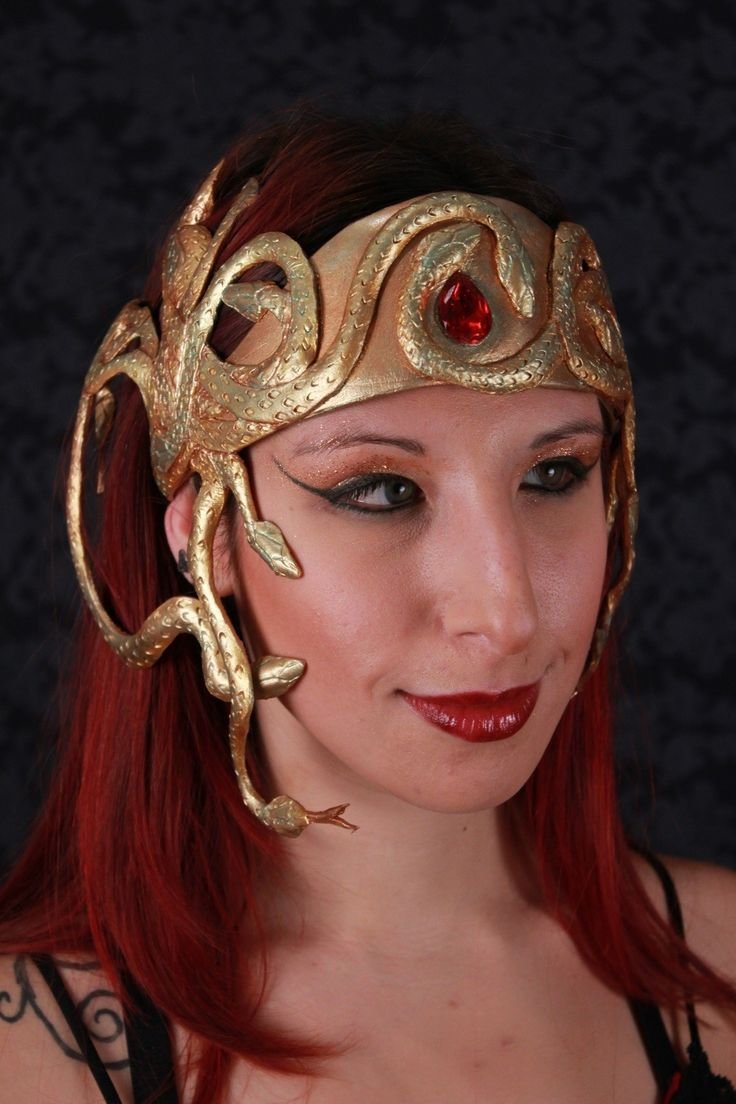 Диадема со змеями