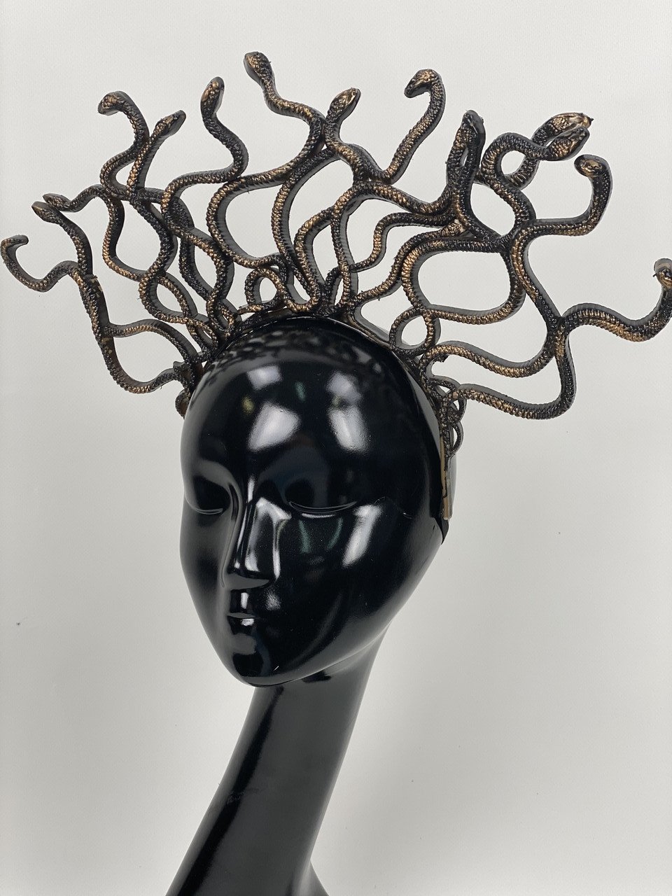 Обруч со змеями медузы Горгоны своими руками