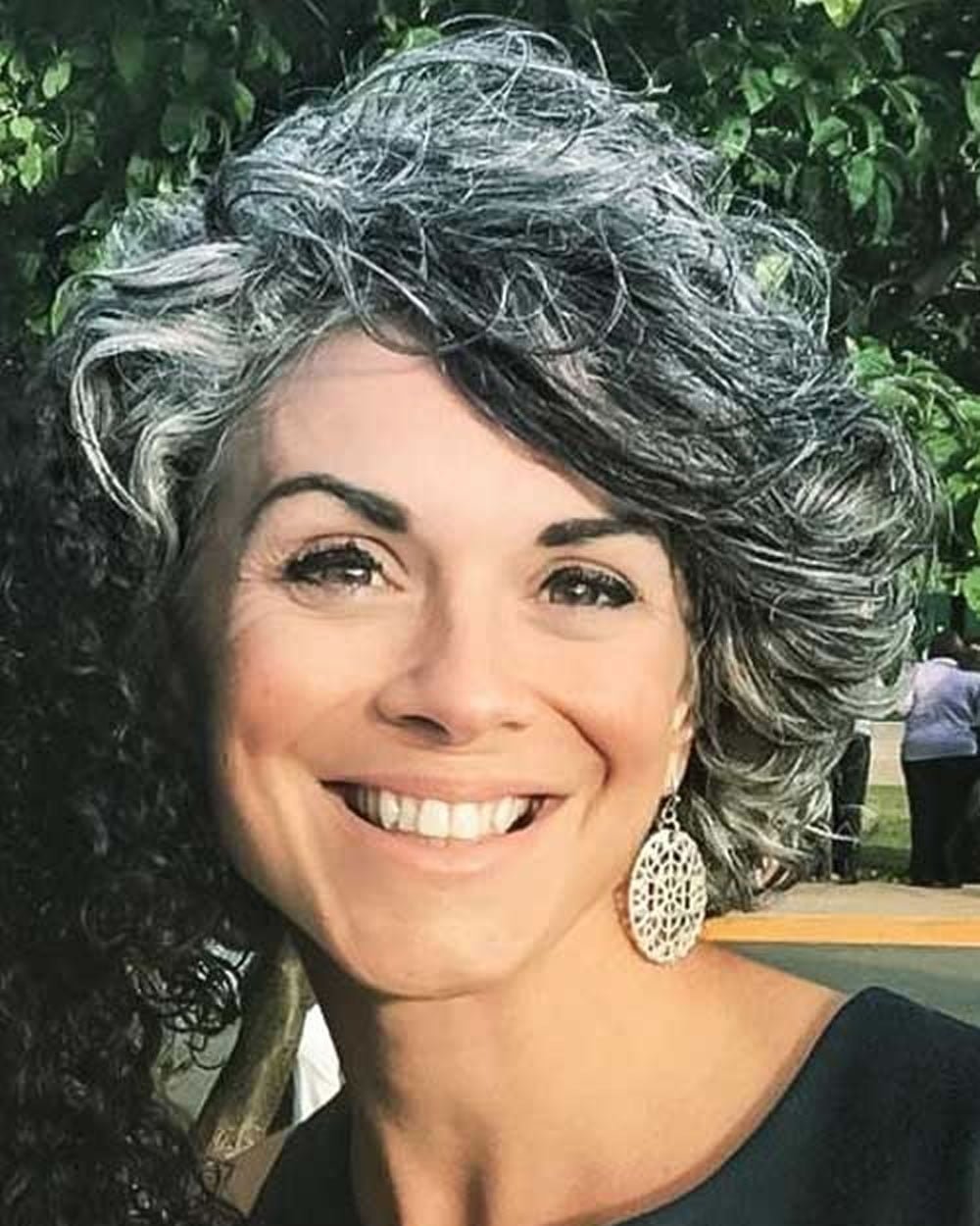 Стрижки на Седые вьющиеся волосы