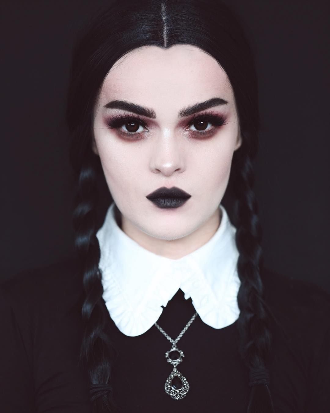 Уэнзди Аддамс макияж