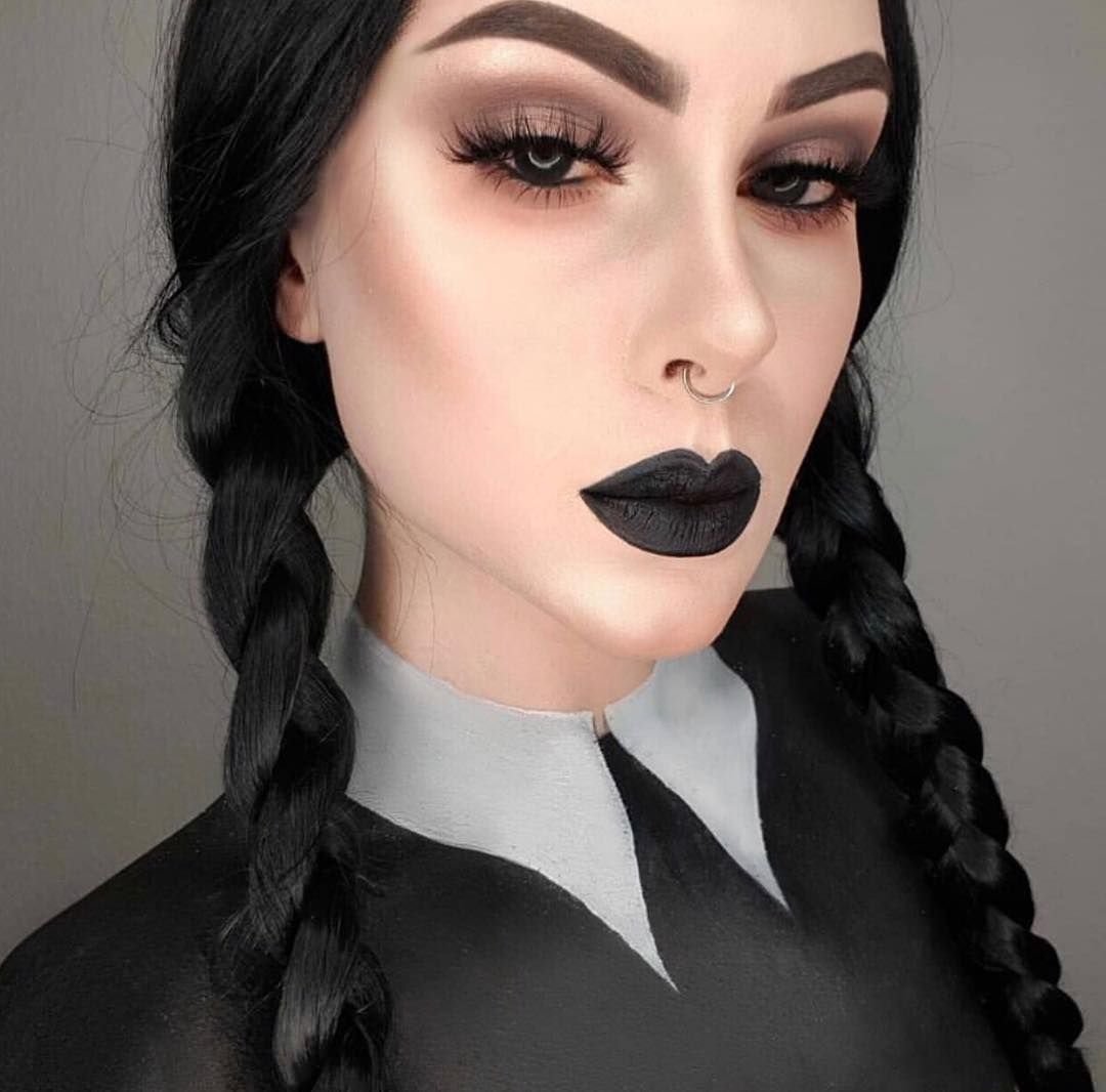 Венсди Аддамс макияж