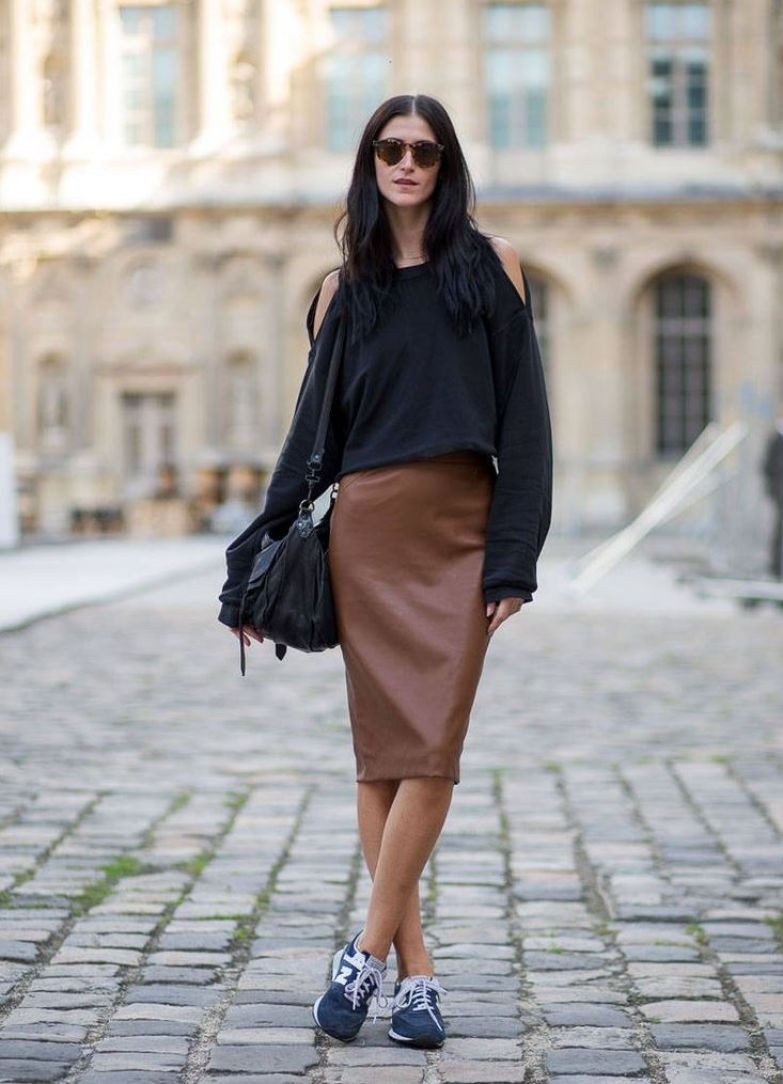 Кожаная юбка миди стрит стайл