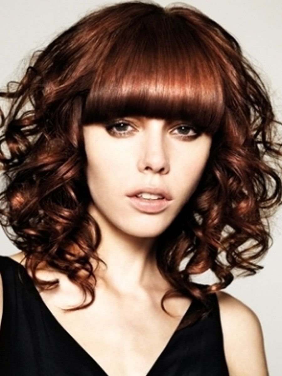 Локоны на средние волосы с челкой