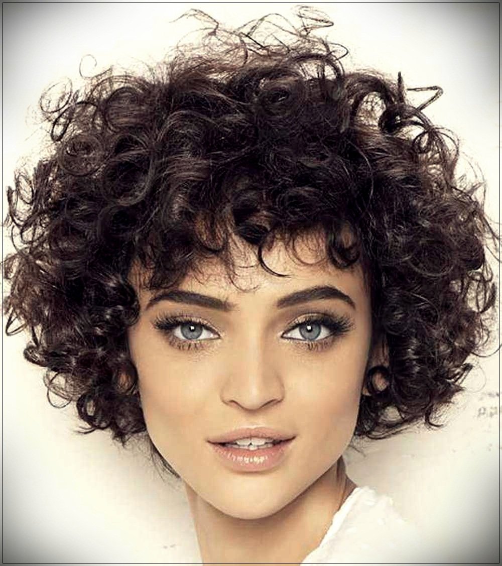 Curly Bob модель