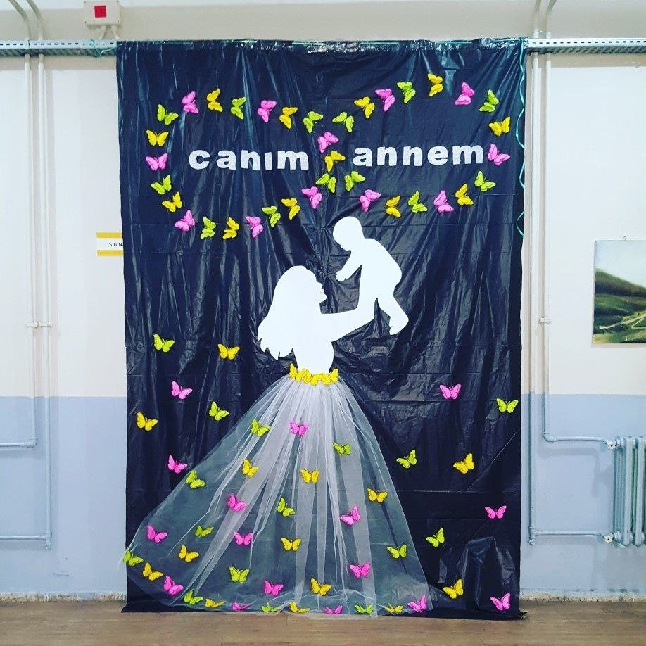 Украшение сцены на день матери