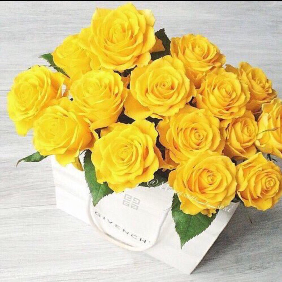 С 8 марта желтые розы