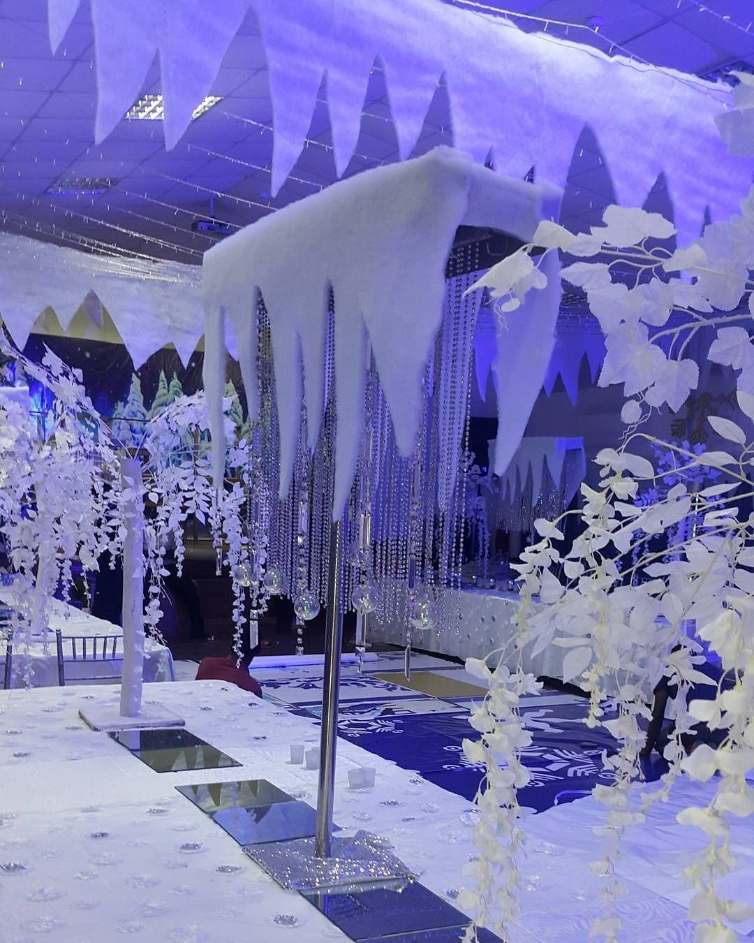 Снежные декорации