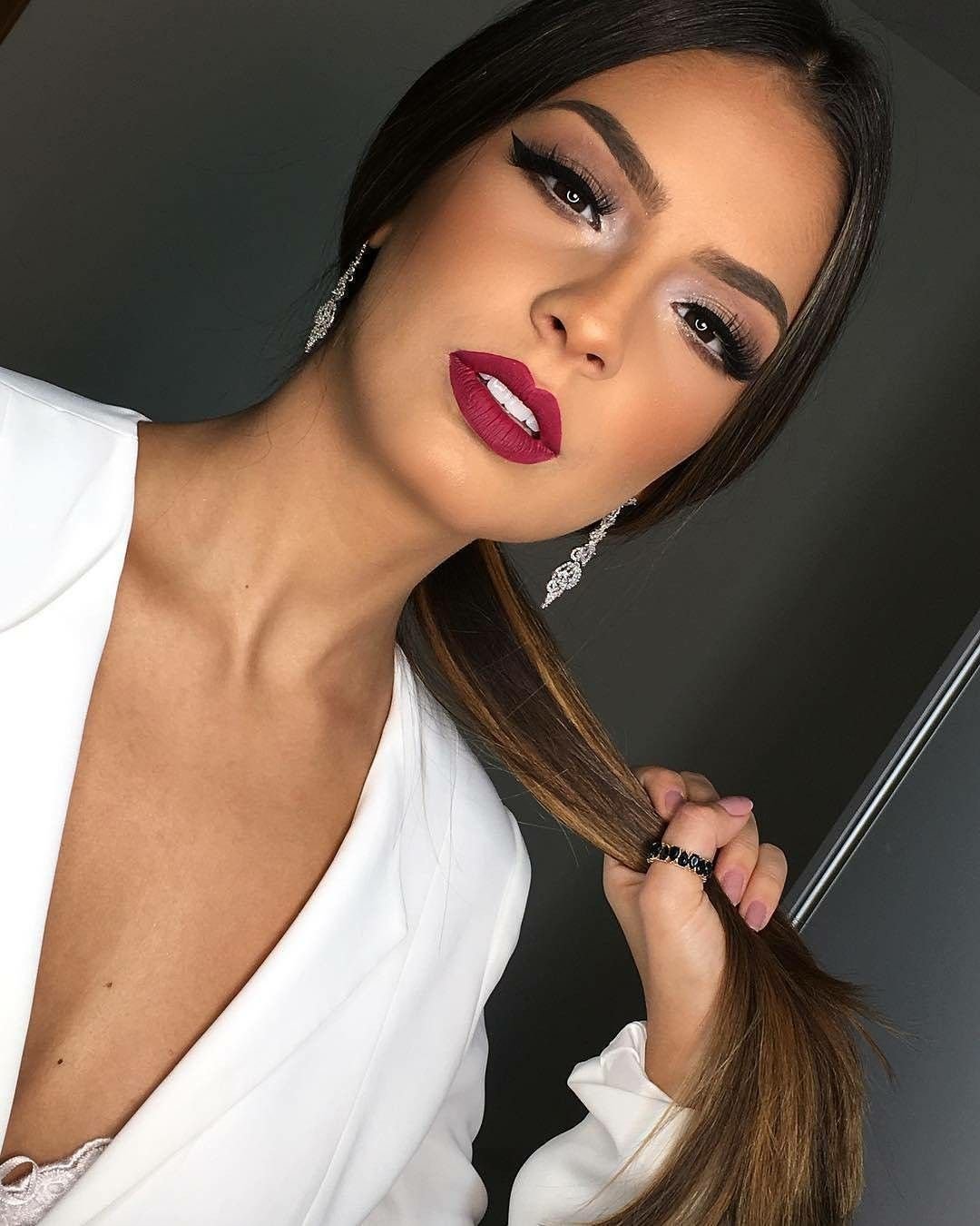 Макияж с красными губами