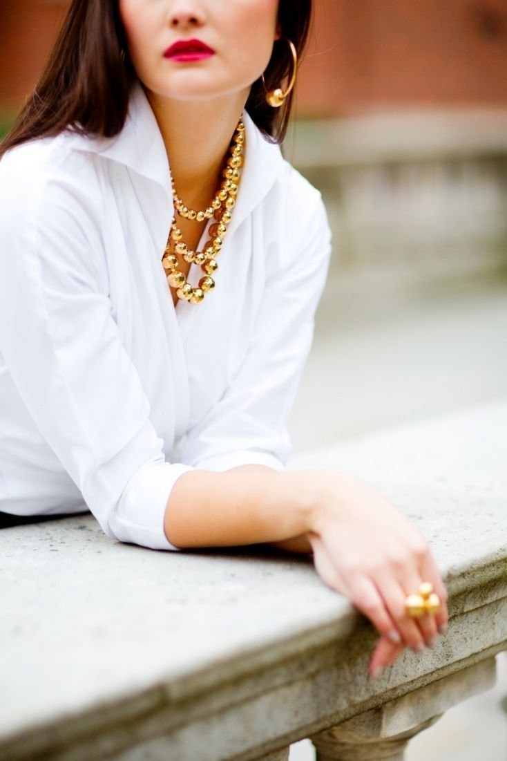 Бижутерия к белой рубашке