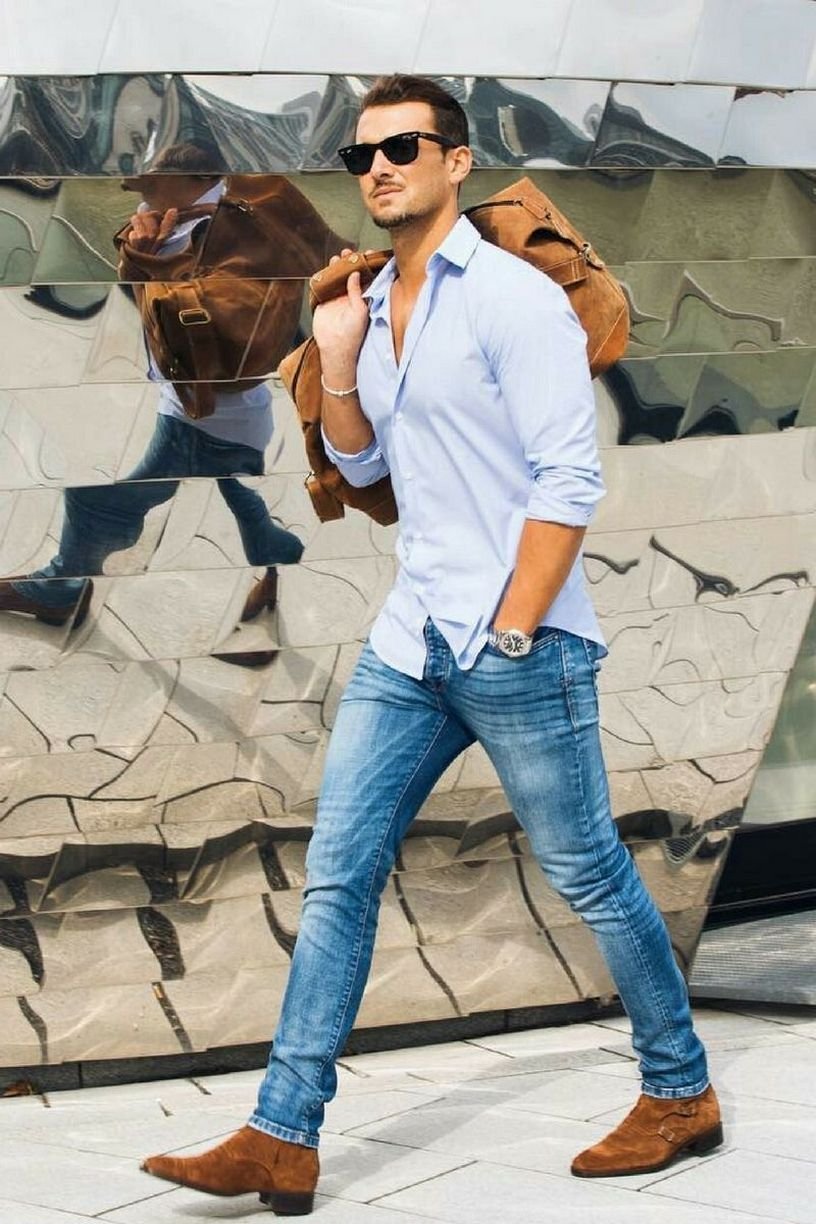 Мужчина в джинсах и туфлях