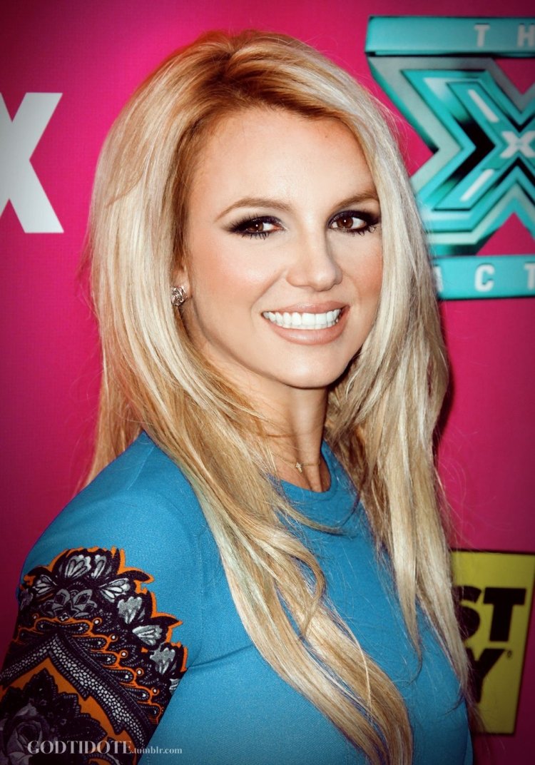 Бри́тни Спирс