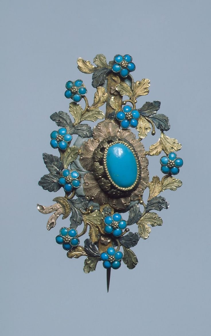 Старинные броши