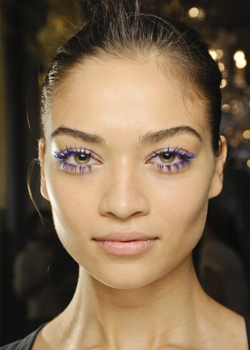 Макияж с синей тушью