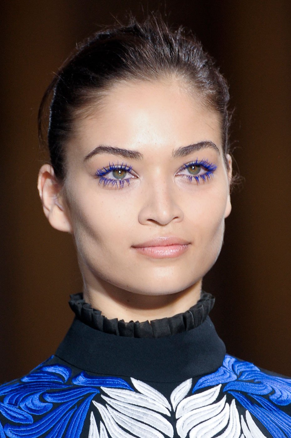 Синяя тушь на глазах