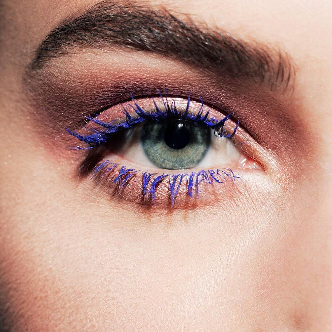 Синяя тушь для ресниц