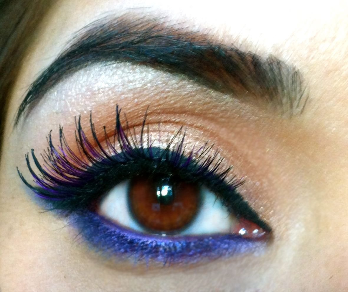 Макияж с синей тушью для карих глаз