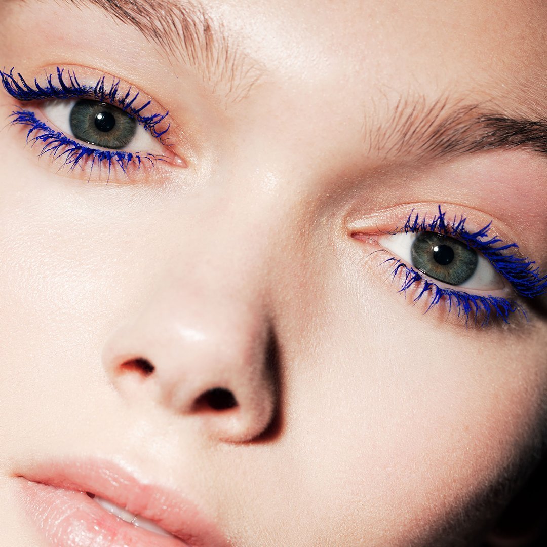 Макияж с синей тушью