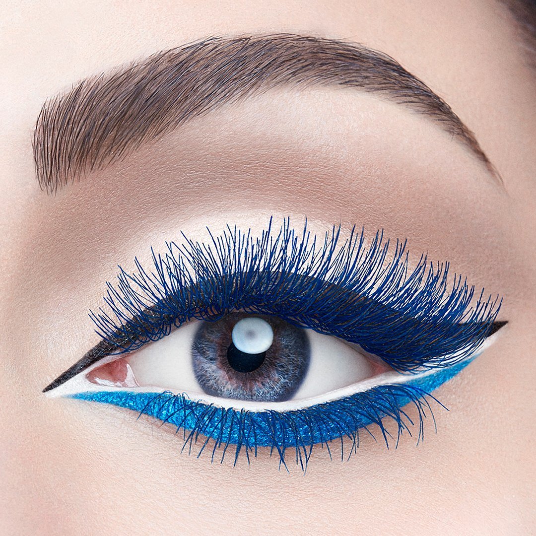 Синяя подводка и тушь