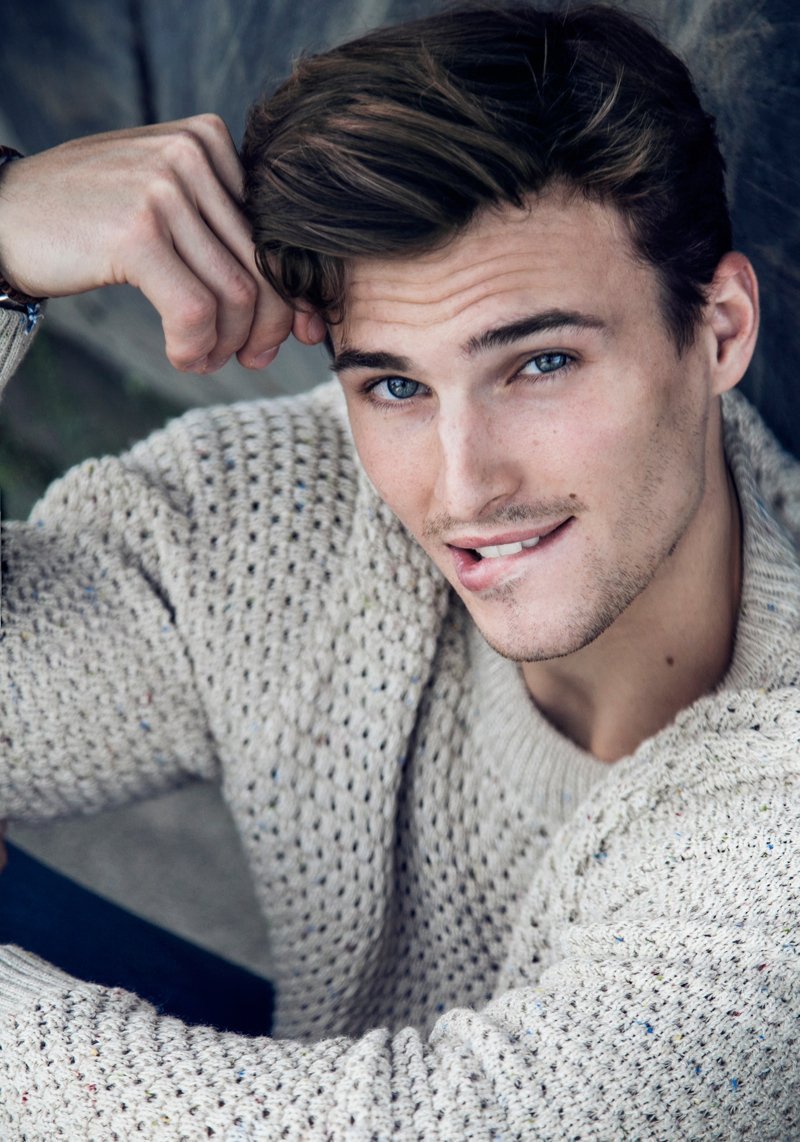 Оливер модель брюнет