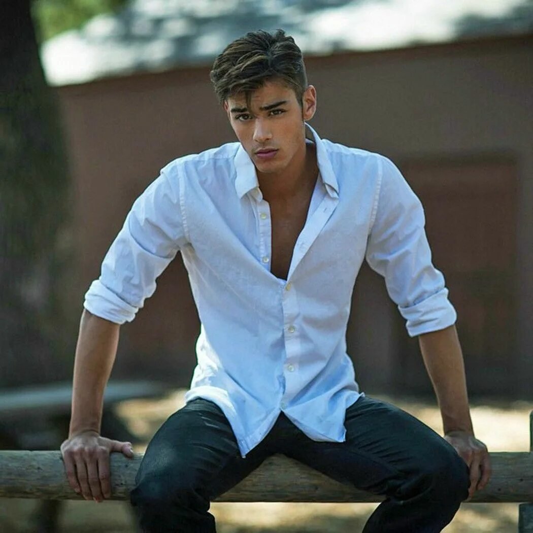 Молодые красавчики