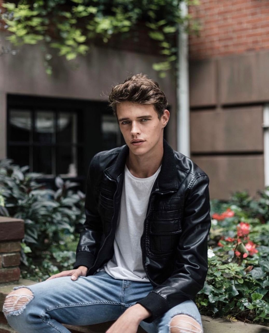 Молодые парни