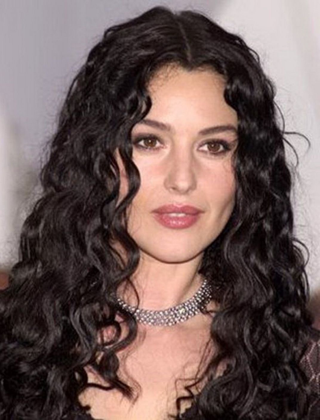 Моника Беллуччи кудрявая