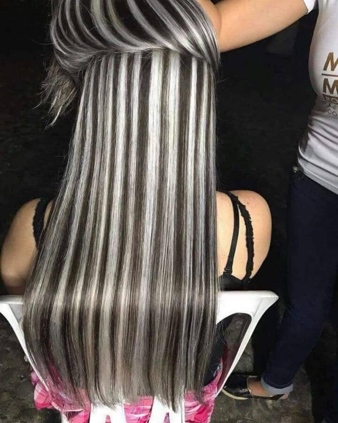 Белое мелирование на черные волосы